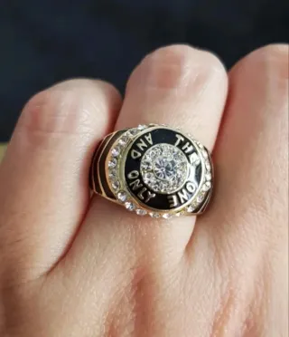 REBAJADO HOY! Anillo con pedrería