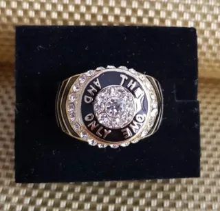 REBAJADO HOY! Anillo con pedrería