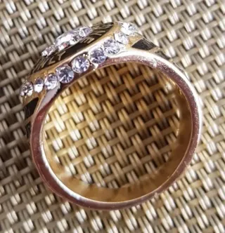 REBAJADO HOY! Anillo con pedrería