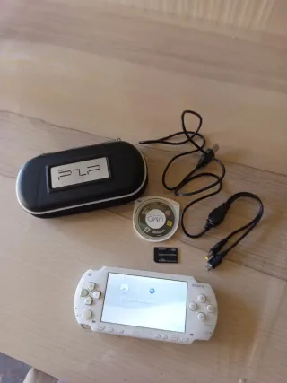 Consola PSP Blanca + Accesorios + 1 juego