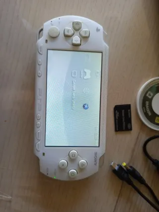 Consola PSP Blanca + Accesorios + 1 juego