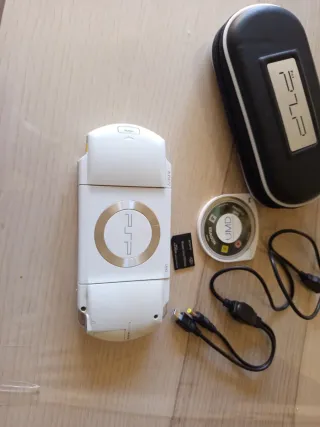 Consola PSP Blanca + Accesorios + 1 juego