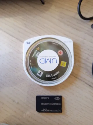 Consola PSP Blanca + Accesorios + 1 juego