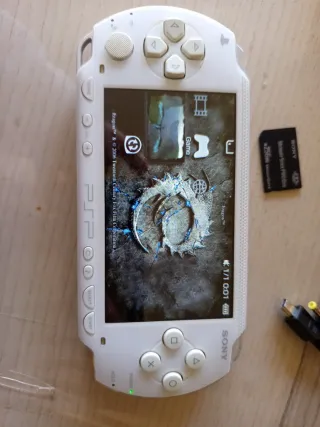Consola PSP Blanca + Accesorios + 1 juego
