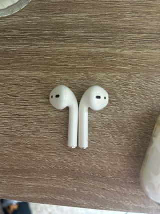 AirPods 2ª Generación.