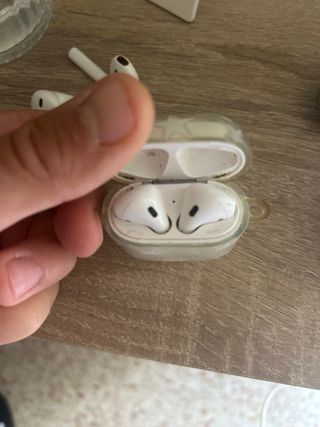 AirPods 2ª Generación.
