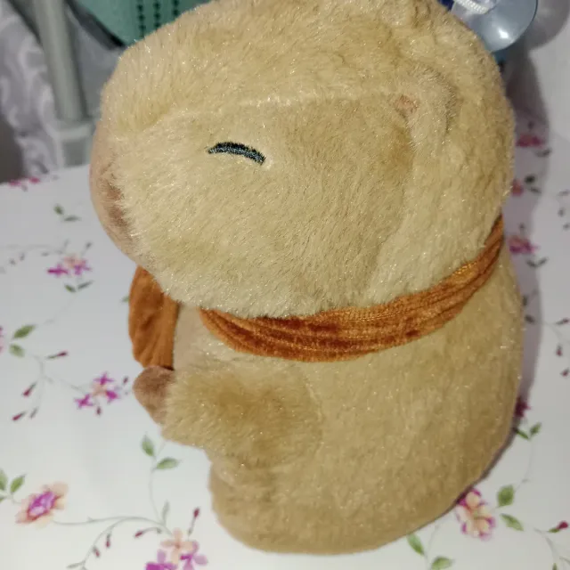 Peluche Capybara con Bufanda Marrón