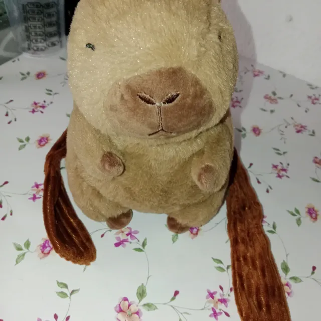 Peluche Capybara con Bufanda Marrón