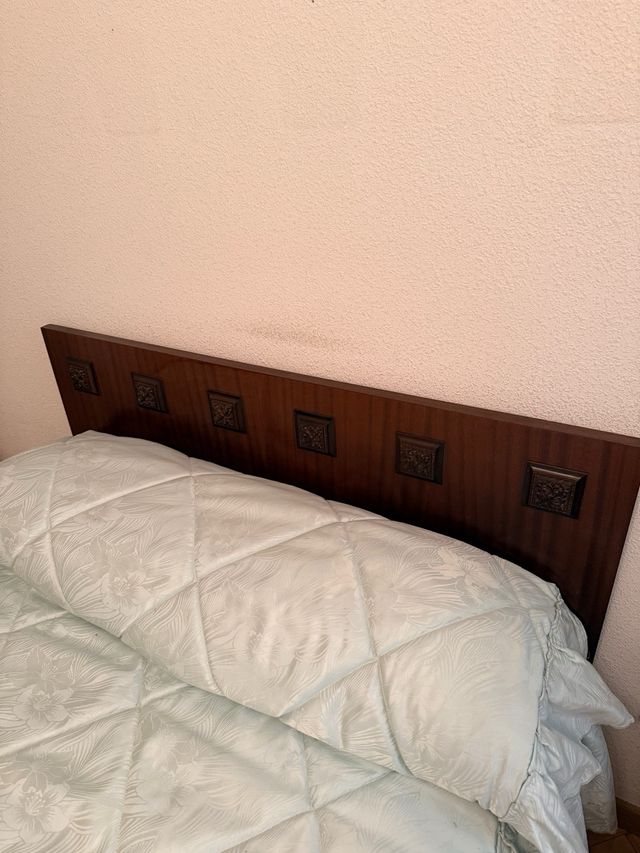 Muebles dormitorio de madera oscura