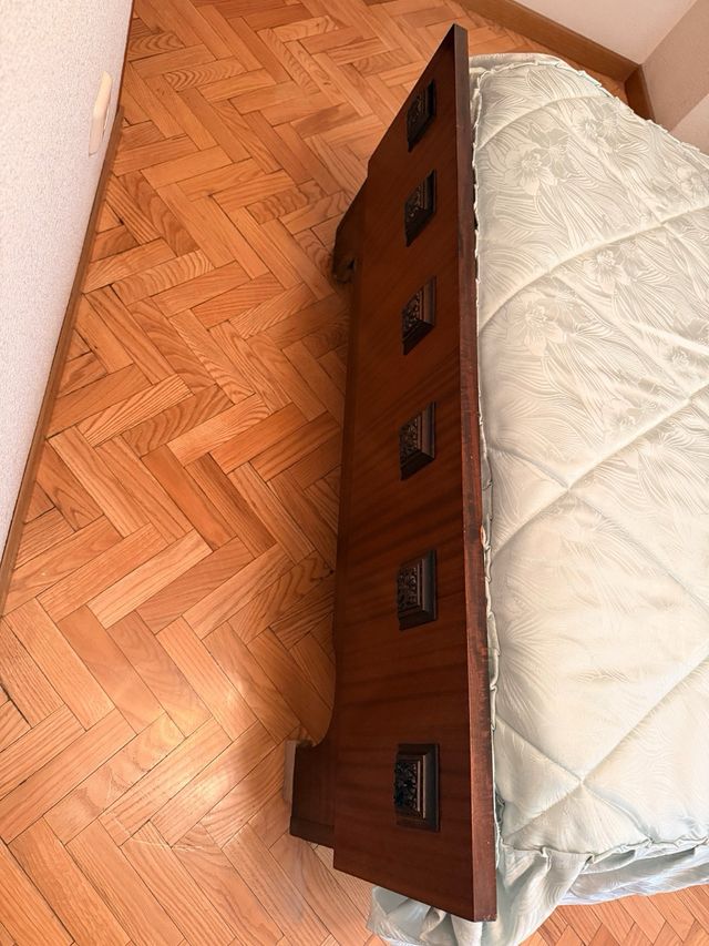Muebles dormitorio de madera oscura
