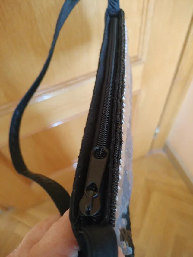 Bolso de fiesta lentejuelas plata y negro.
