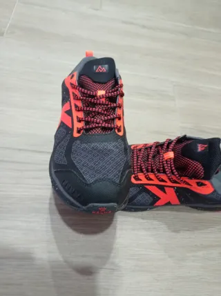Zapatillas Kelme Talla 44 Negras y Naranjas