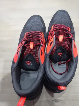 Zapatillas Kelme Talla 44 Negras y Naranjas