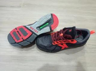 Zapatillas Kelme Talla 44 Negras y Naranjas