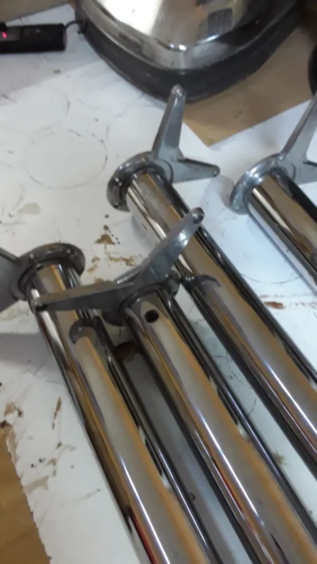 Patas de cocina cromadas regulables