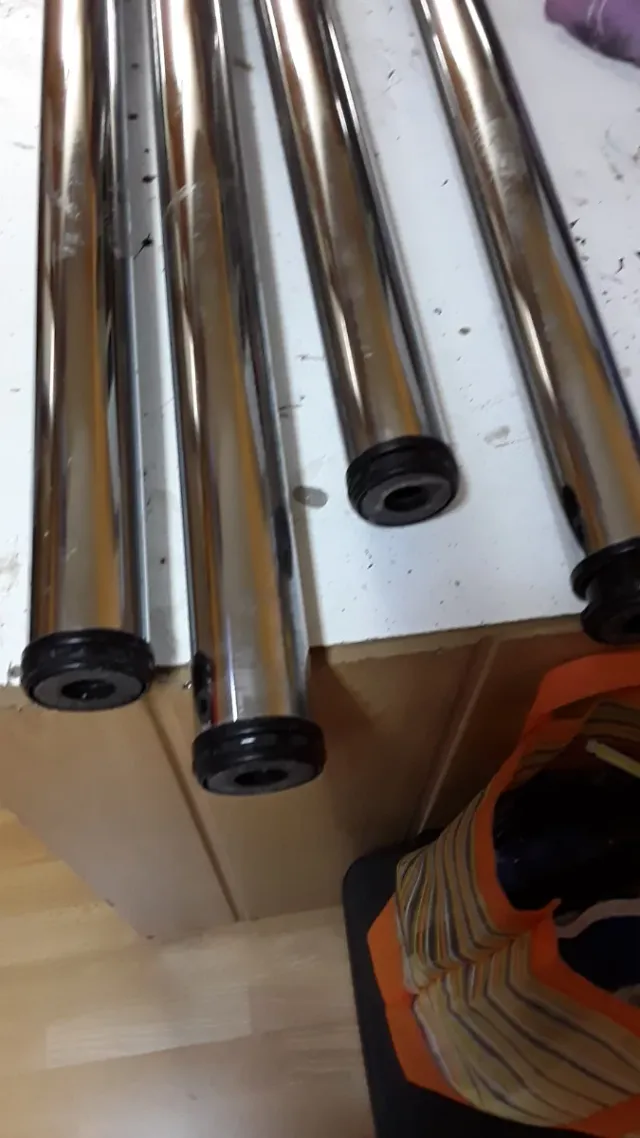 Patas de cocina cromadas regulables