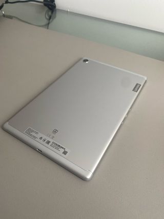 Tablet Lenovo Negra con Teclado