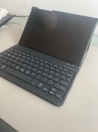 Tablet Lenovo Negra con Teclado