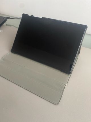 Tablet Lenovo Negra con Teclado