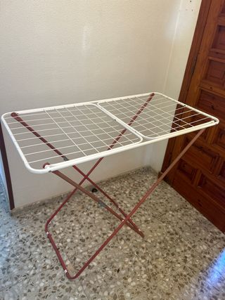 Tendedero plegable blanco y rojo