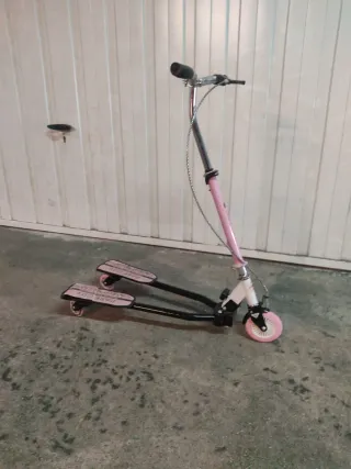 Patinete plegable rosa y negro