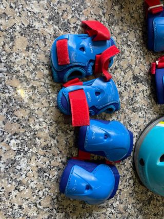 Casco y protecciones patinaje infantil