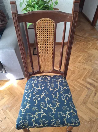 4 Sillas de Madera con Rattan y Tela