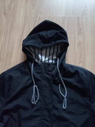 Chubasquero mujer negro con capucha