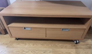Mueble TV Ikea con ruedas