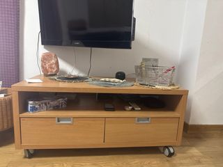 Mueble TV Ikea con ruedas