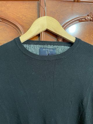 Jersey Guess Negro con Parches Grises