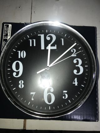 Orologio da parete nero in plastica