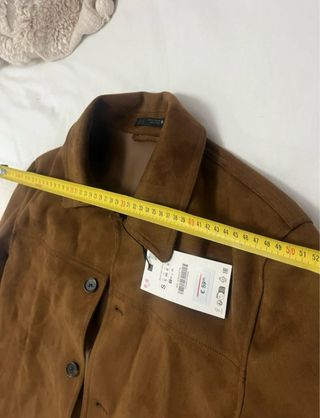 Cazadora de Zara efecto ante