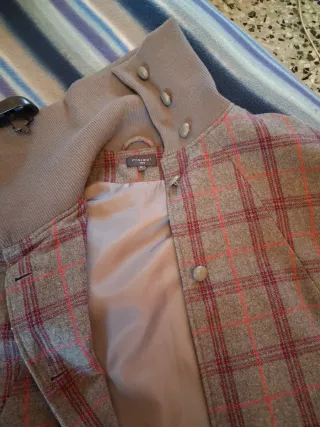 Mantella a quadri grigia e rosse