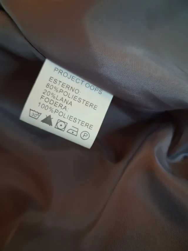 Mantella a quadri grigia e rosse