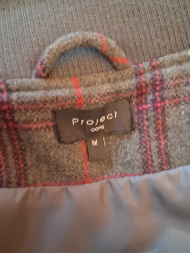 Mantella a quadri grigia e rosse