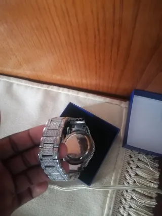 Reloj de pulsera plateado y negro