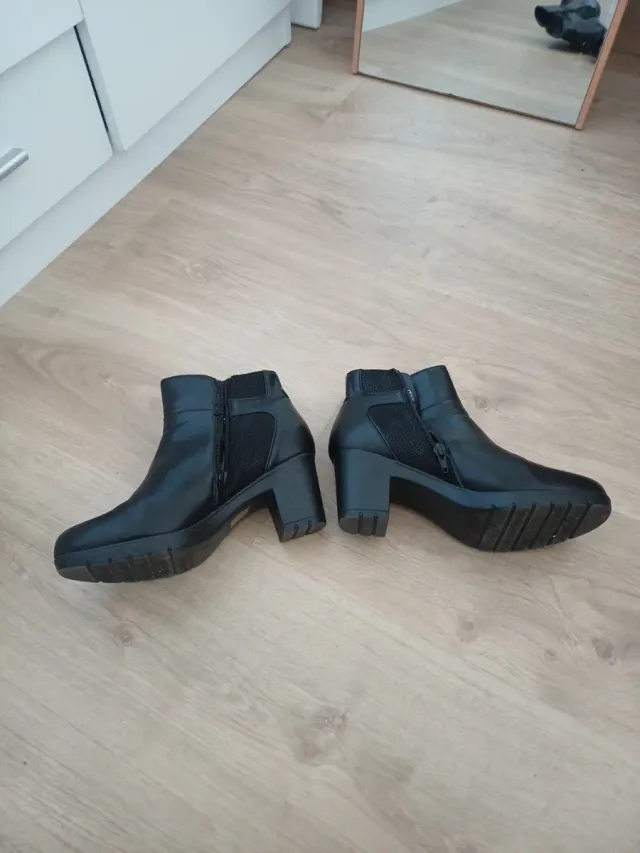 Botines negros tacón