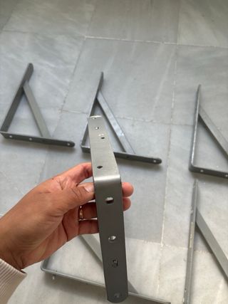 Escuadra Metálica Resistente 20x25cm