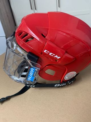 Casco de hockey CCM con protector facial