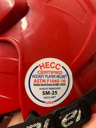 Casco de hockey CCM con protector facial