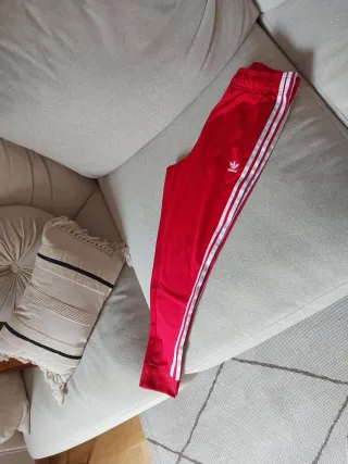 Pantalón Adidas original  Rojo talla 12/13 años