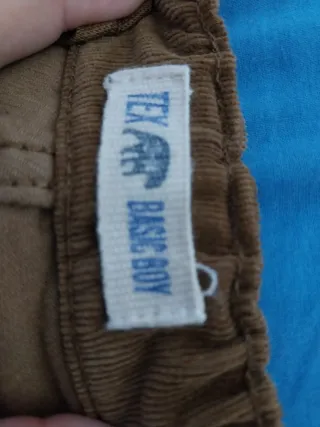Pantalones marrones para niño