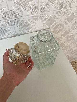 Botella de cristal labrado para licor o decoración