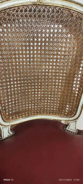 Silla Estilo Luis XVI con asiento de piel