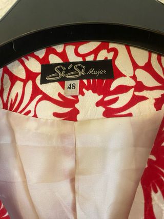 Chaqueta Evans floral roja y blanca