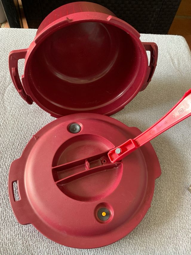 Olla Express Tupperware Roja