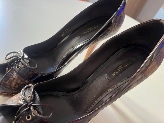 Tacones Louis Vuitton Marrones y Dorados