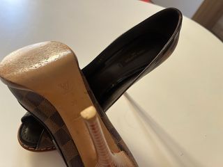Tacones Louis Vuitton Marrones y Dorados