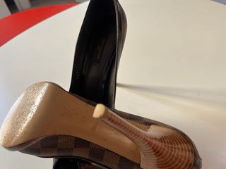 Tacones Louis Vuitton Marrones y Dorados